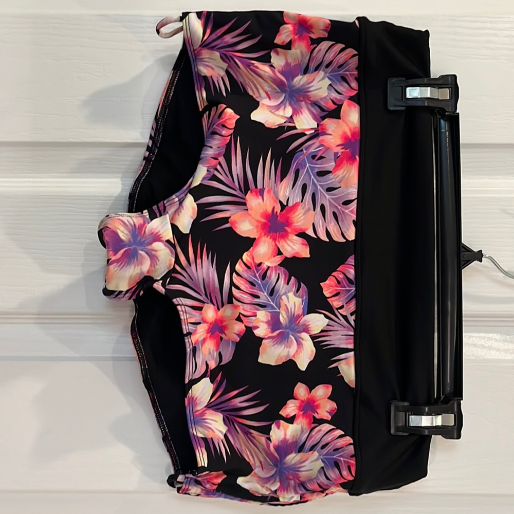 VS Pink Gym to Swim shorts